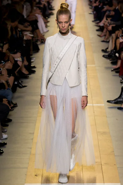 Look 24